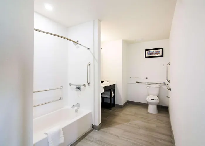 Comfort & East Near Gulf State Park Hotel 4*